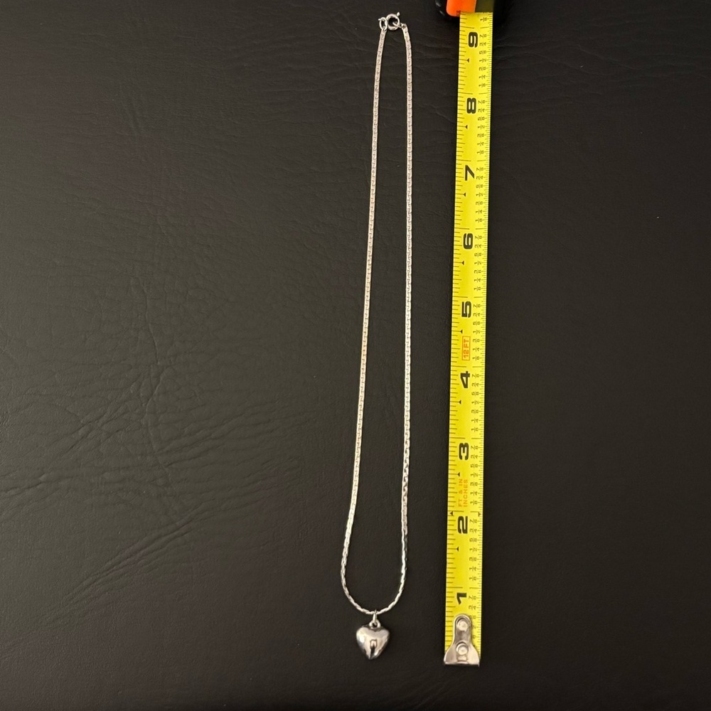 Silver Colored Heart Pendant Necklace - Vintage - Picture 6 of 9